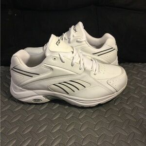 Reebok Classic White Sneakers LIKE NEW Men’s size 11